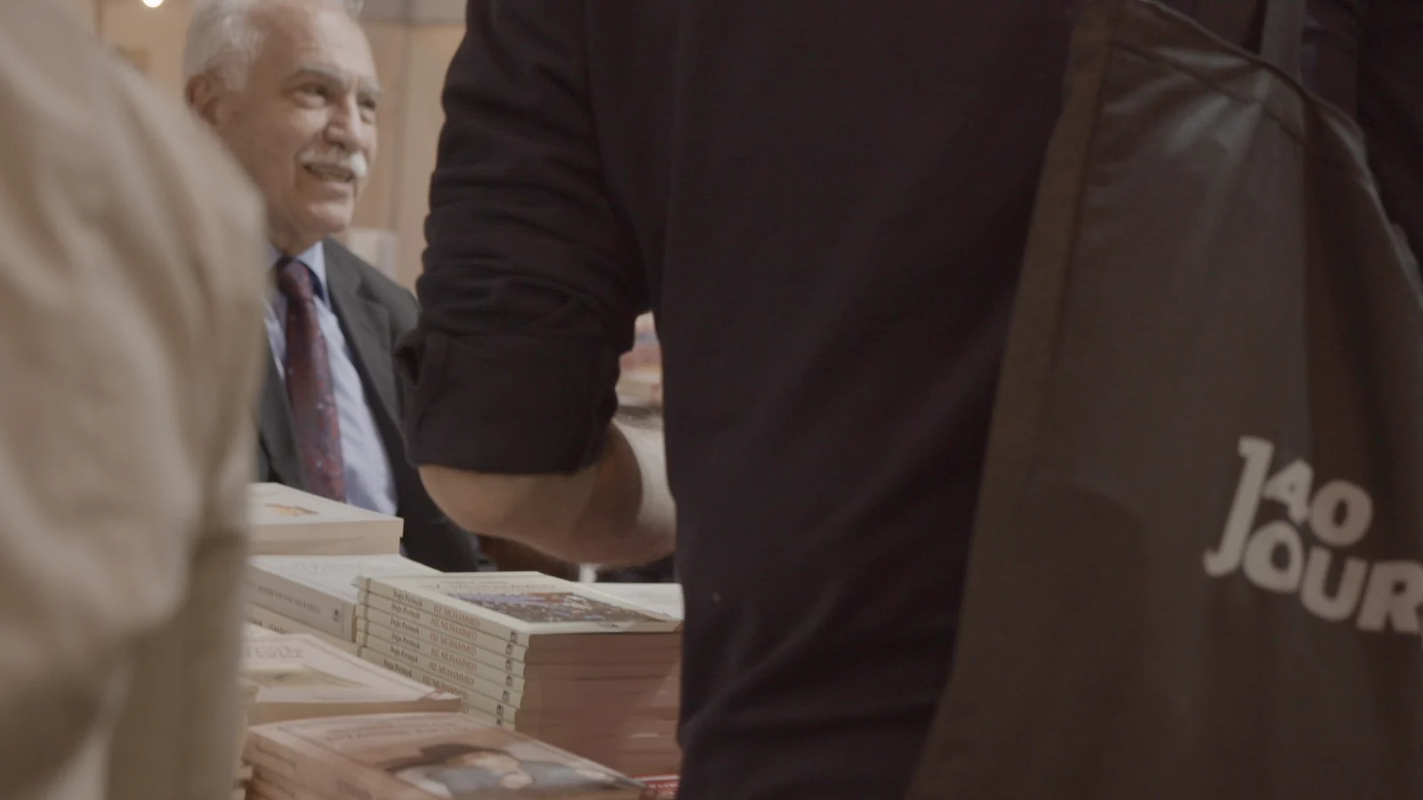 Kitap fuarında imza günü